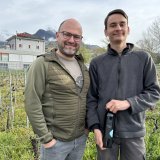 Julien Fournier, patron de la Cave des Promesses à Conthey et son apprenti viticulteur Arnaud Franzé.